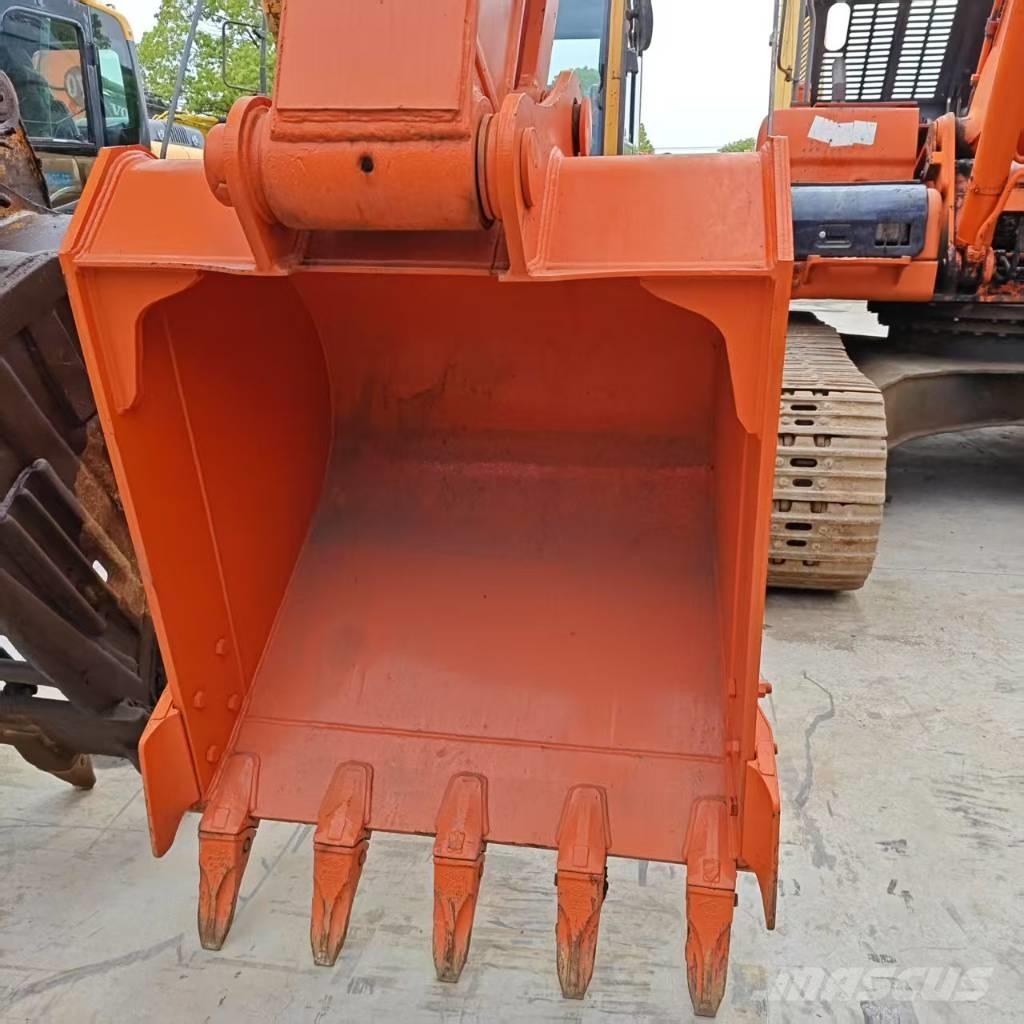 Hitachi ZX 210 Гусеничные экскаваторы