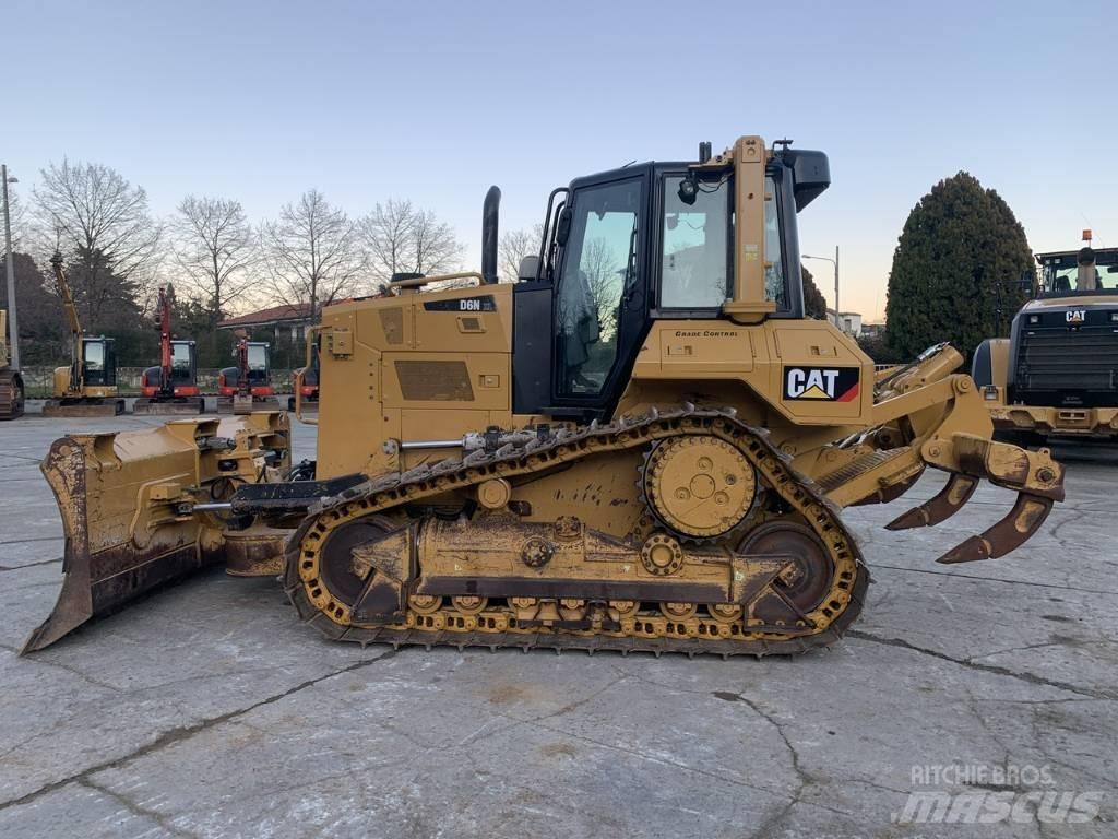 CAT D 6 N XL Гусеничные бульдозеры