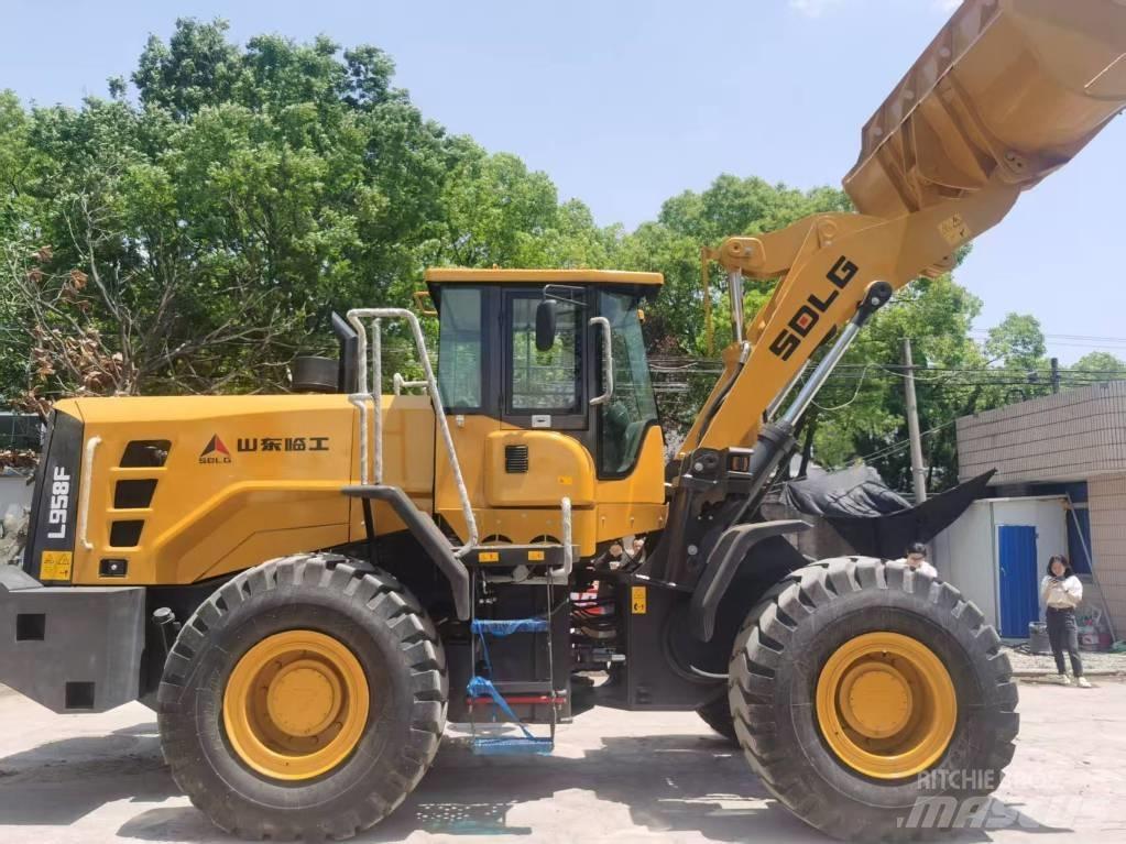 SDLG 958F Фронтальные погрузчики