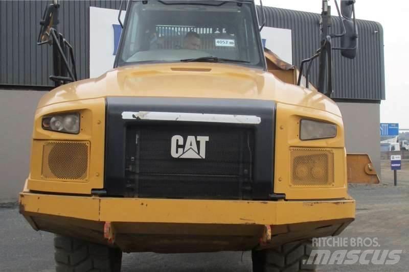 CAT 730C2 Шарнирно-сочленённые самосвалы
