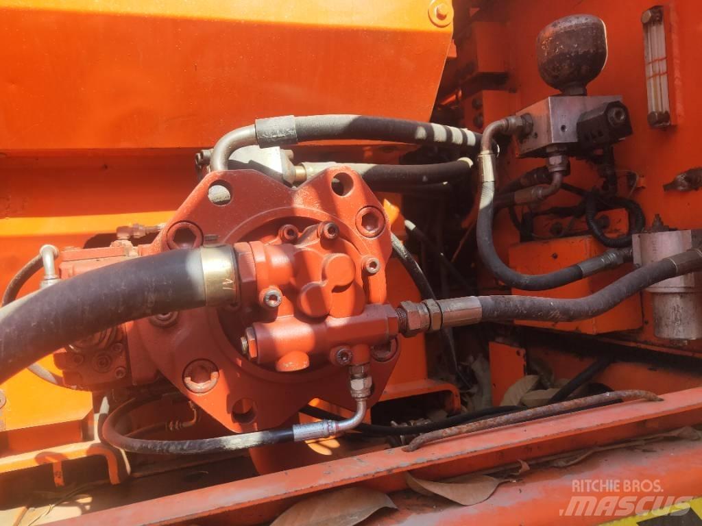 Doosan DH220LC-7 Гусеничные экскаваторы