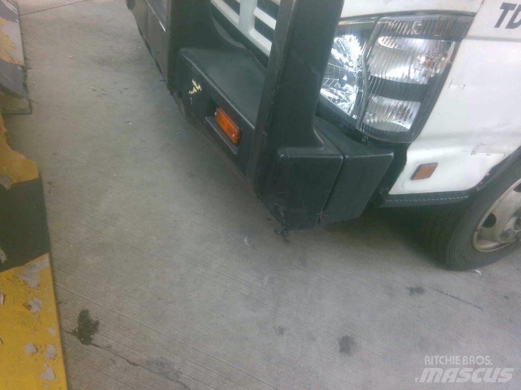 Isuzu NPR Грузовики-цистерны