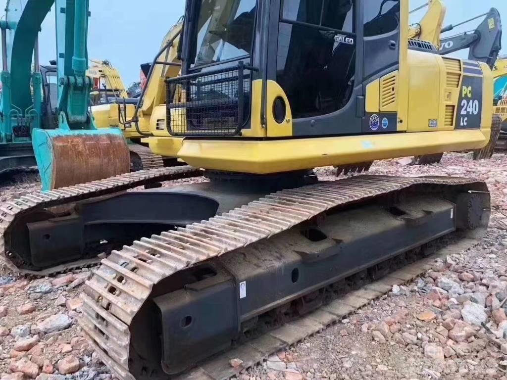 Komatsu PC 240 Гусеничные экскаваторы