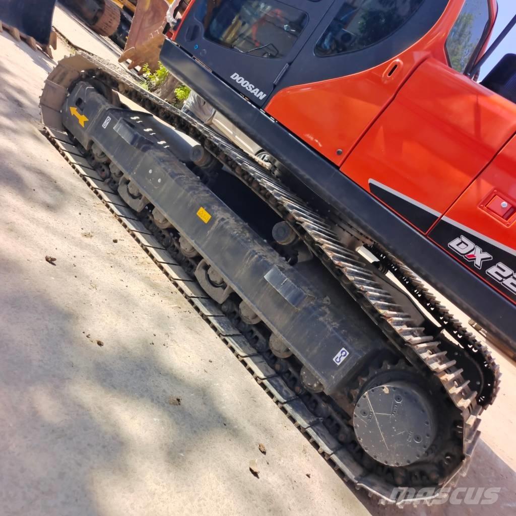 Doosan DX 225 LC Гусеничные экскаваторы