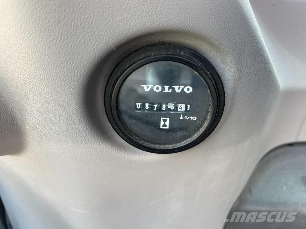 Volvo ECR235EL Гусеничные экскаваторы