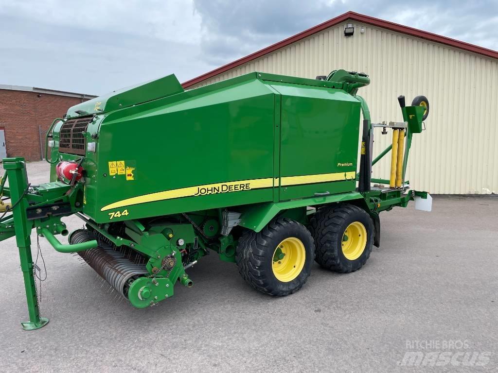 John Deere 744 H Рулонные пресс-подборщики