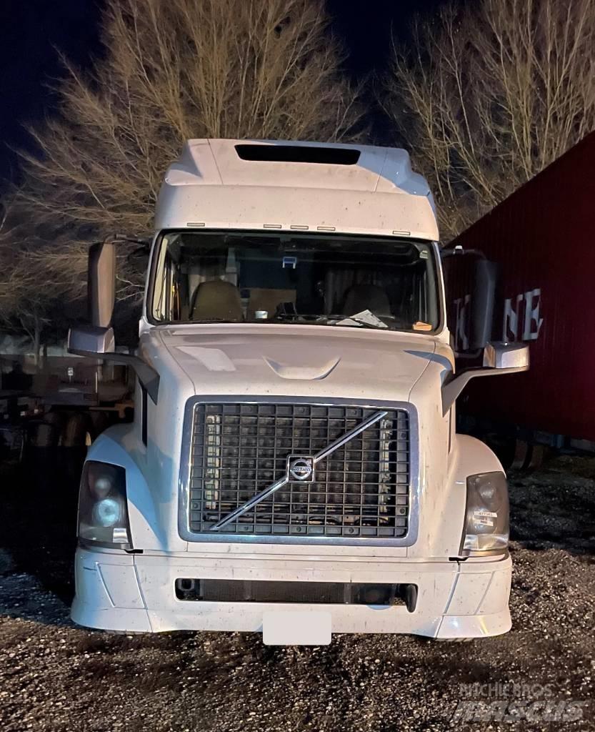Volvo VNL 42 670 Седельные тягачи