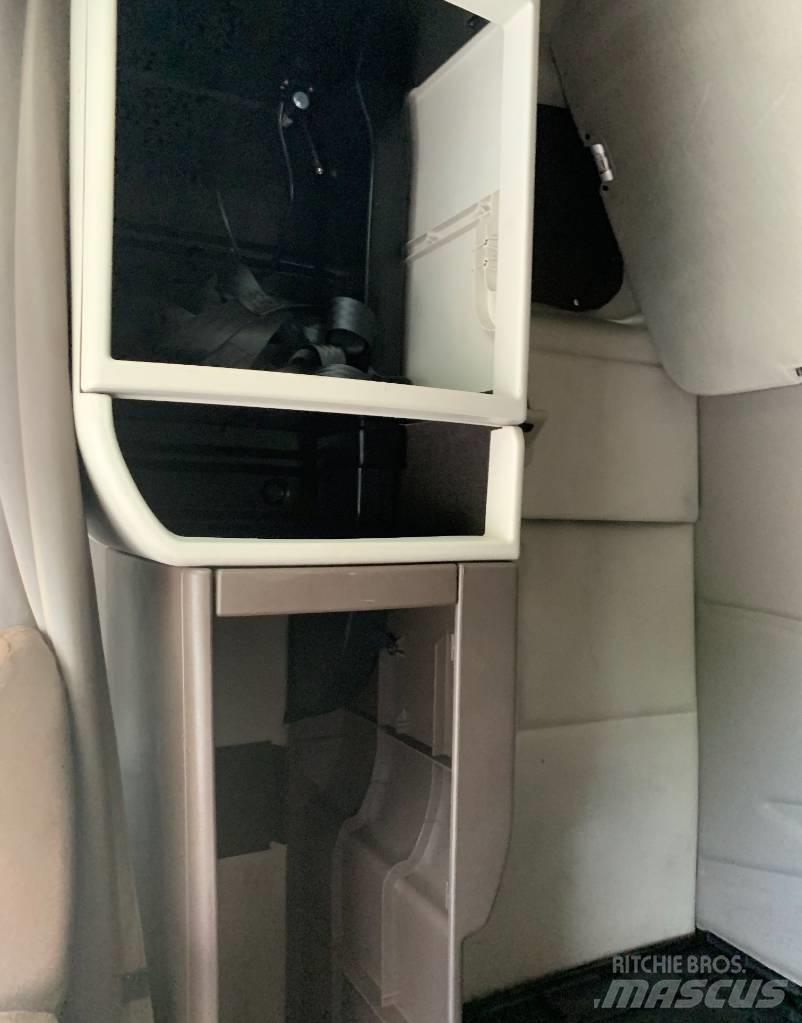 Volvo VNL 42 670 Седельные тягачи