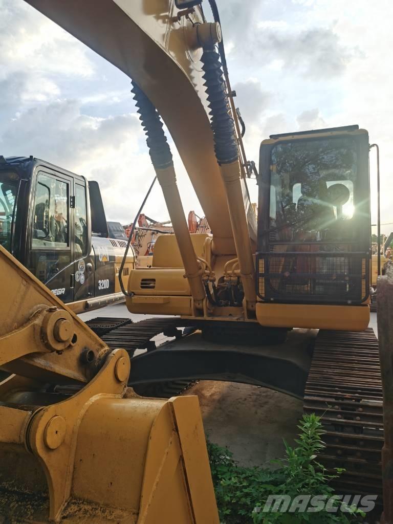 Komatsu PC 220-7 Гусеничные экскаваторы