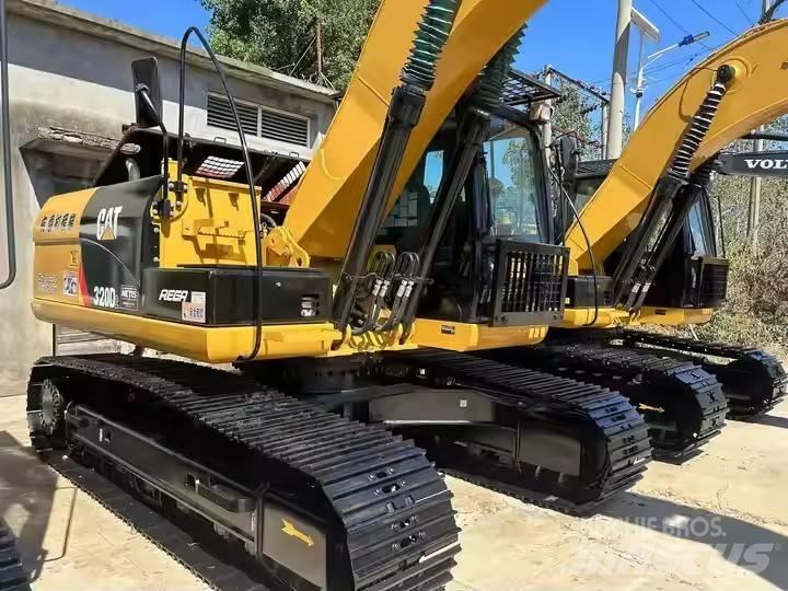 CAT CAT320D2 Малые экскаваторы 7т-12т