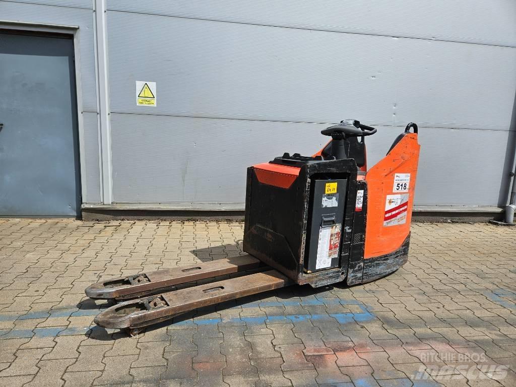 BT LPE250 Самоходные электрические тележки