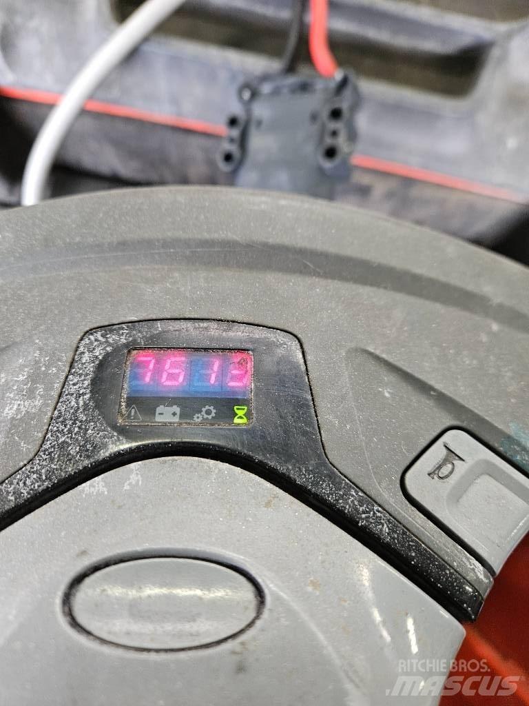 BT LPE250 Самоходные электрические тележки