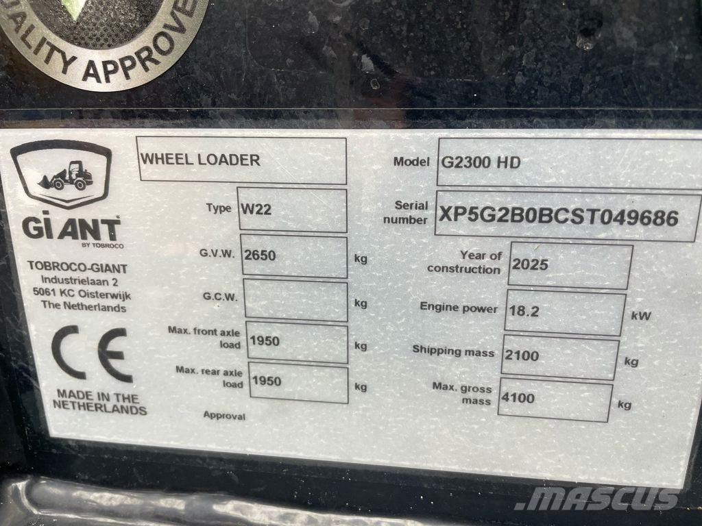GiANT G2300 HD Фронтальные погрузчики