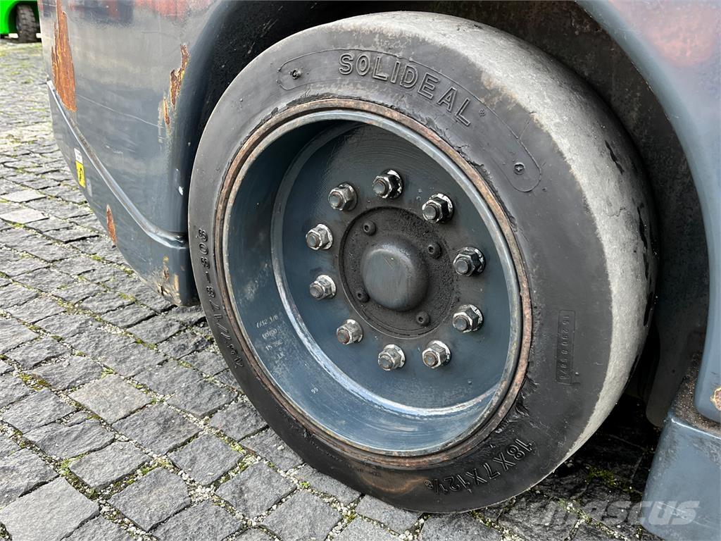 Aisle-Master 15NE Узкопроходные штабелёры