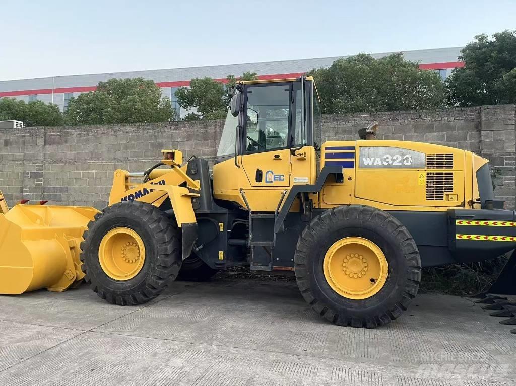 Komatsu WA 320 Фронтальные погрузчики