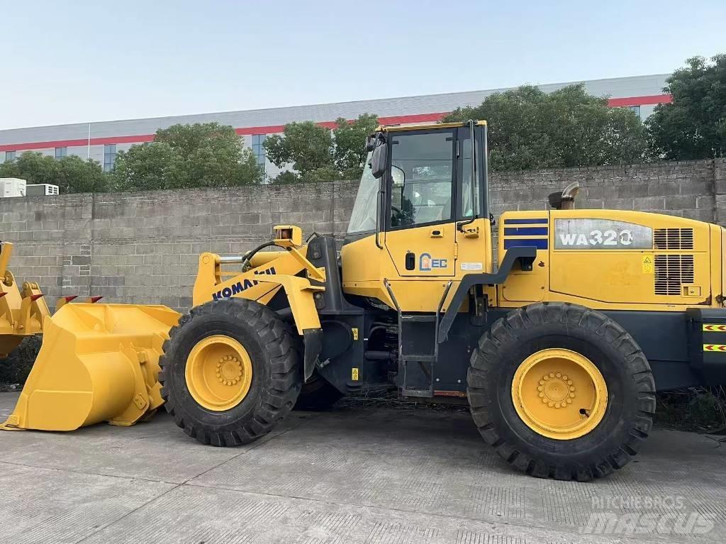 Komatsu WA 320 Фронтальные погрузчики