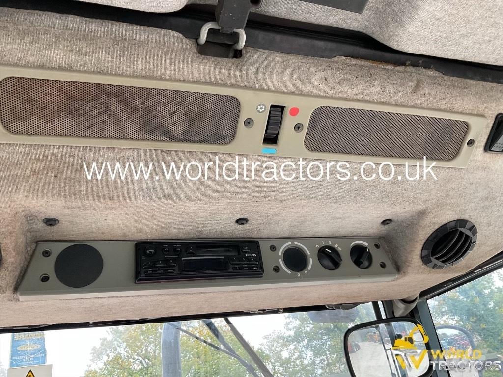 Massey Ferguson 4235 Трактора