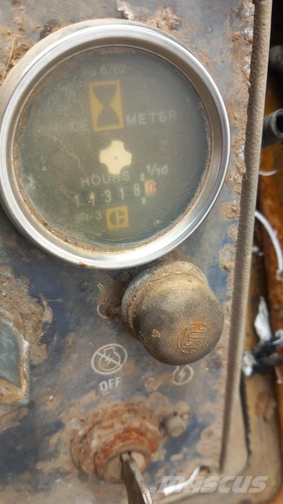 CAT 953 Гусеничные фронтальные погрузчики