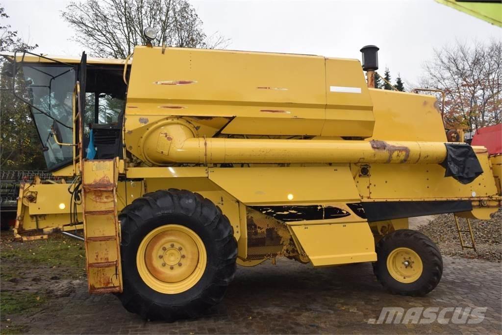 New Holland TF 42 Зерноуборочные комбайны