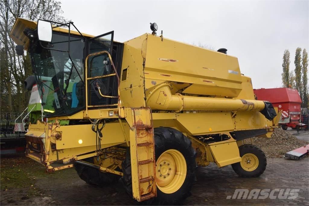New Holland TF 42 Зерноуборочные комбайны