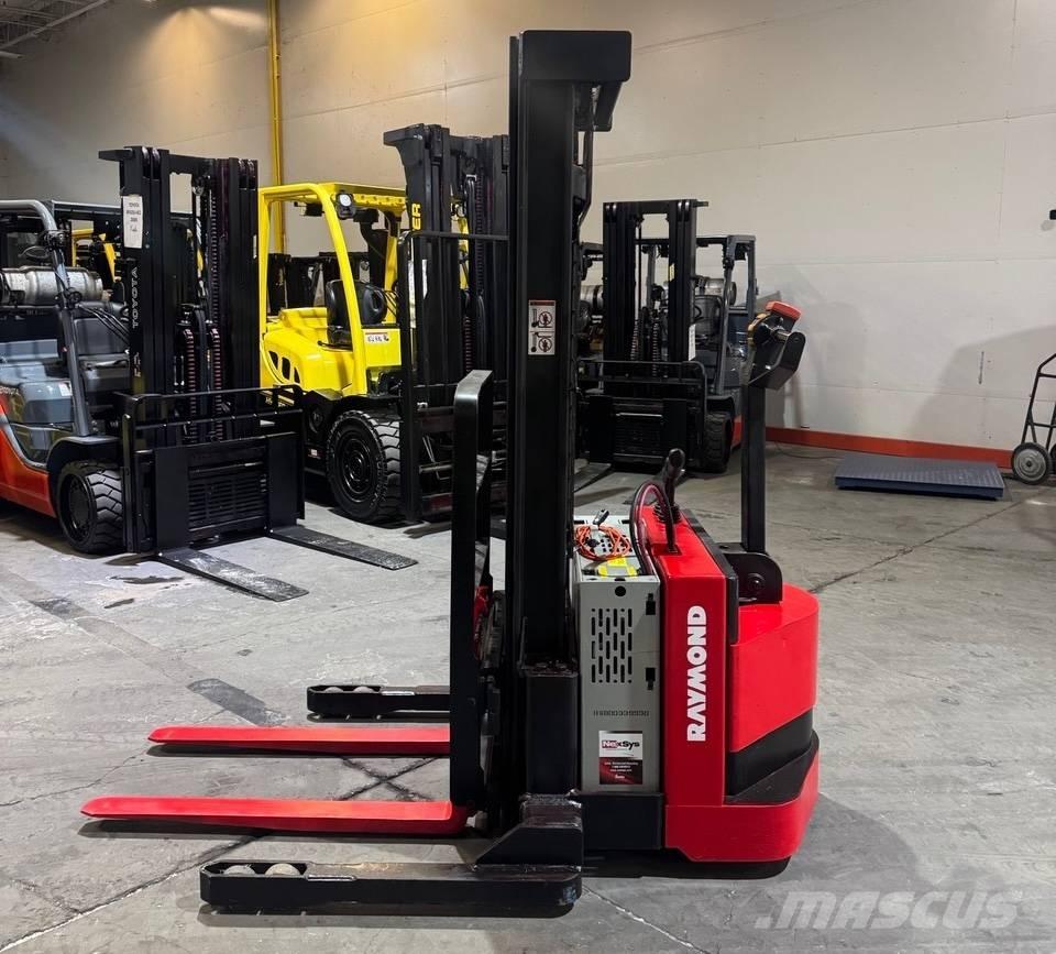 Raymond RSS40 Самоходные электроштабелёры