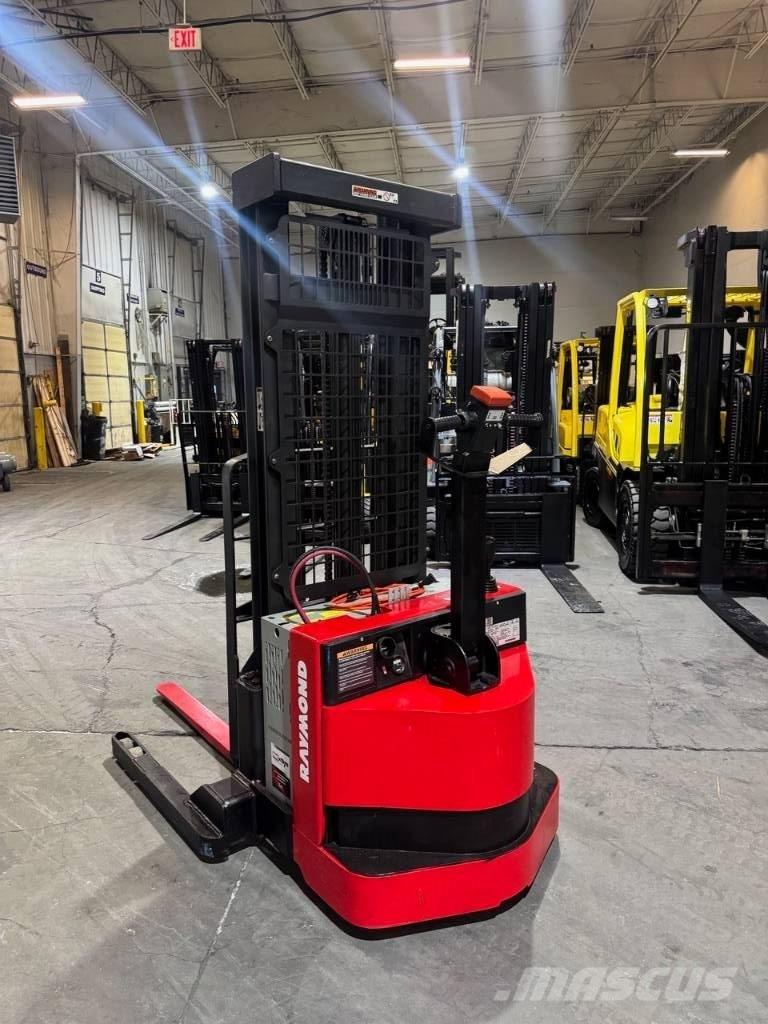 Raymond RSS40 Самоходные электроштабелёры