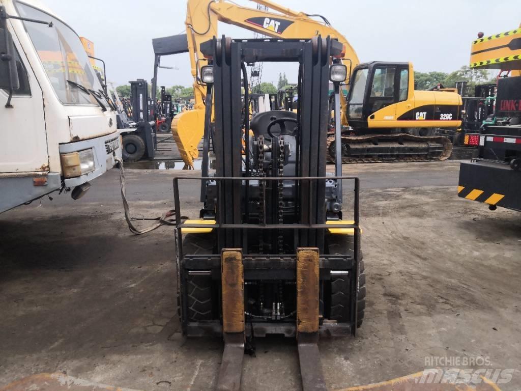 Komatsu 30 Дизельные погрузчики