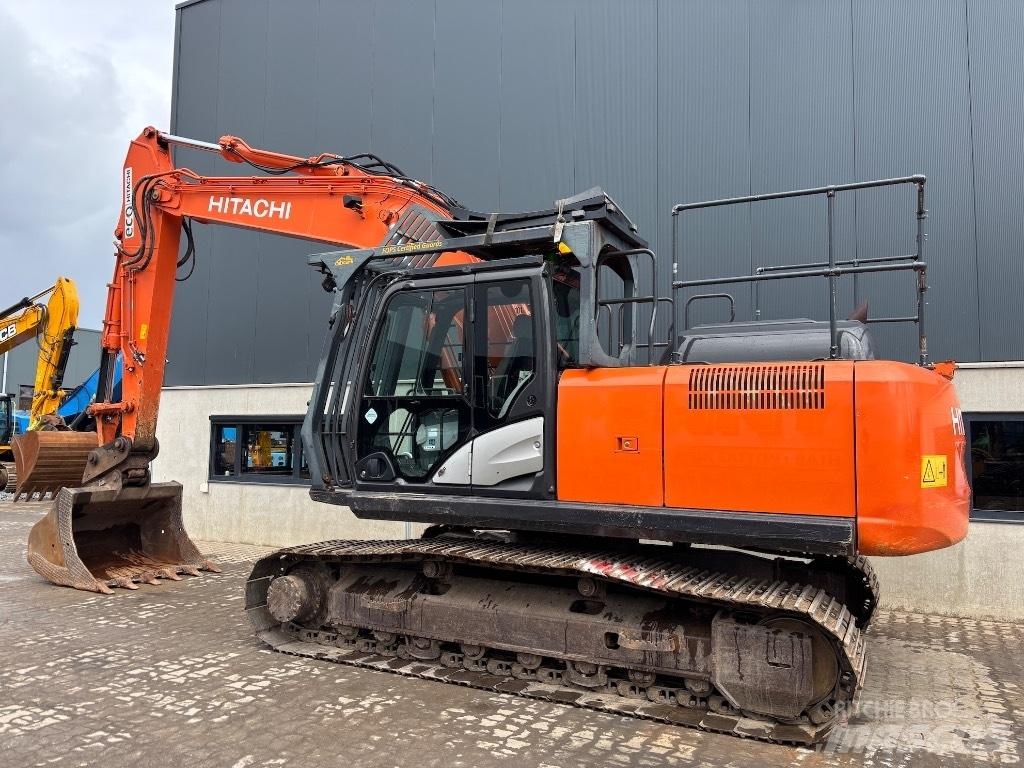 Hitachi ZX 210 LC-6 Гусеничные экскаваторы