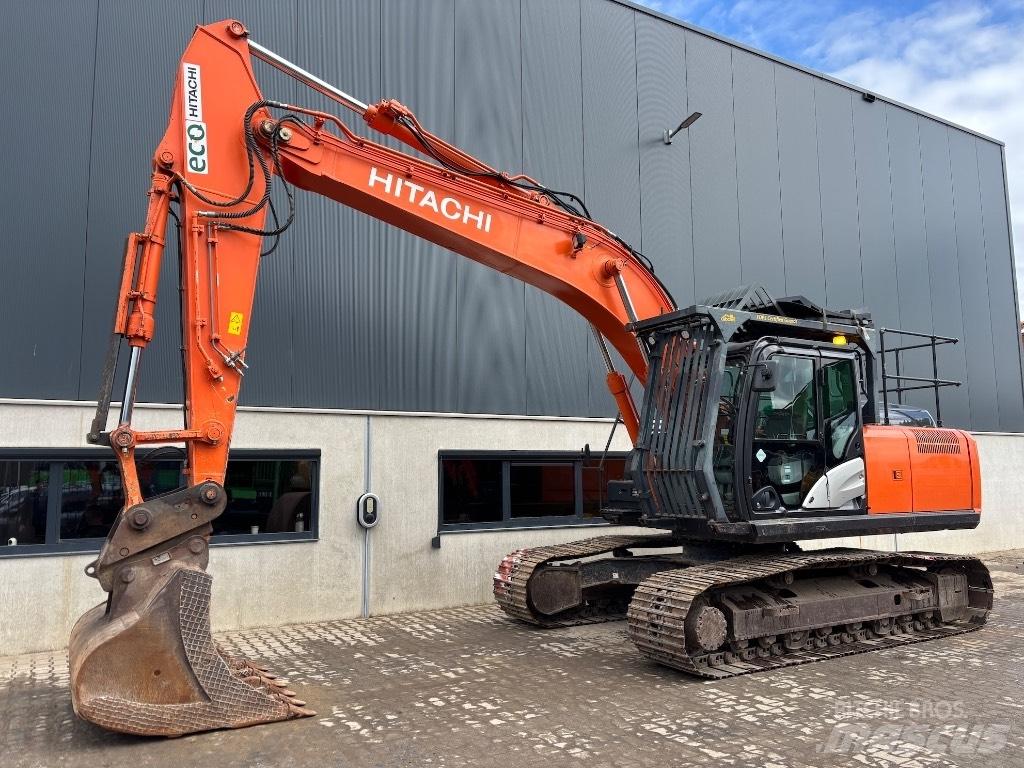 Hitachi ZX 210 LC-6 Гусеничные экскаваторы
