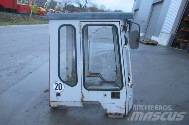 Kubota R 520 Кабины и интерьер