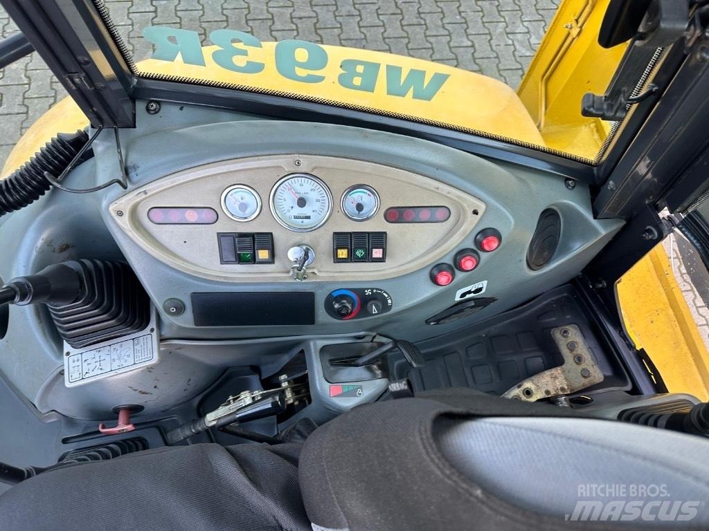 Komatsu WB93R Экскаваторы-погрузчики