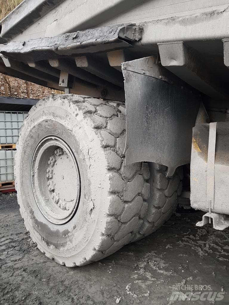 Komatsu HD 465-5 Карьерные самосвалы
