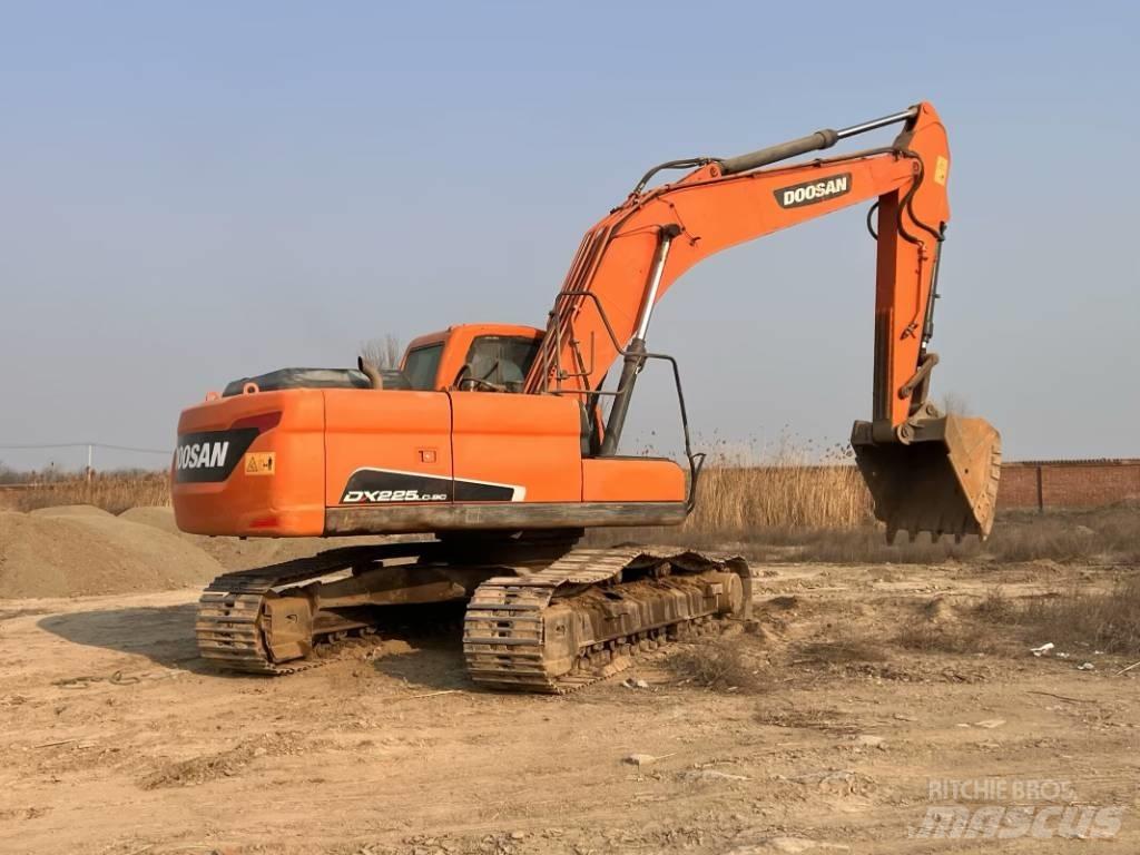 Doosan DX225LC-9C Гусеничные экскаваторы
