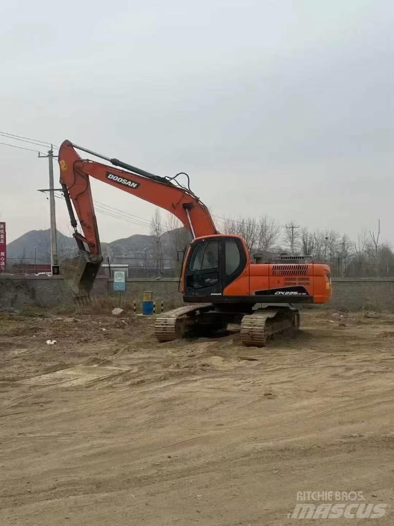 Doosan DX225LC-9C Гусеничные экскаваторы