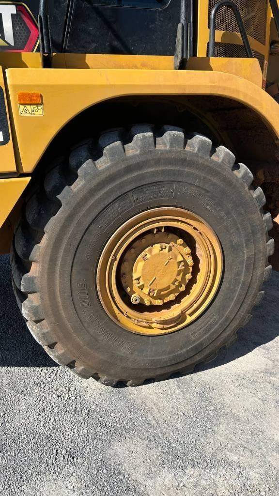 CAT 730 - 04A Шарнирно-сочленённые самосвалы