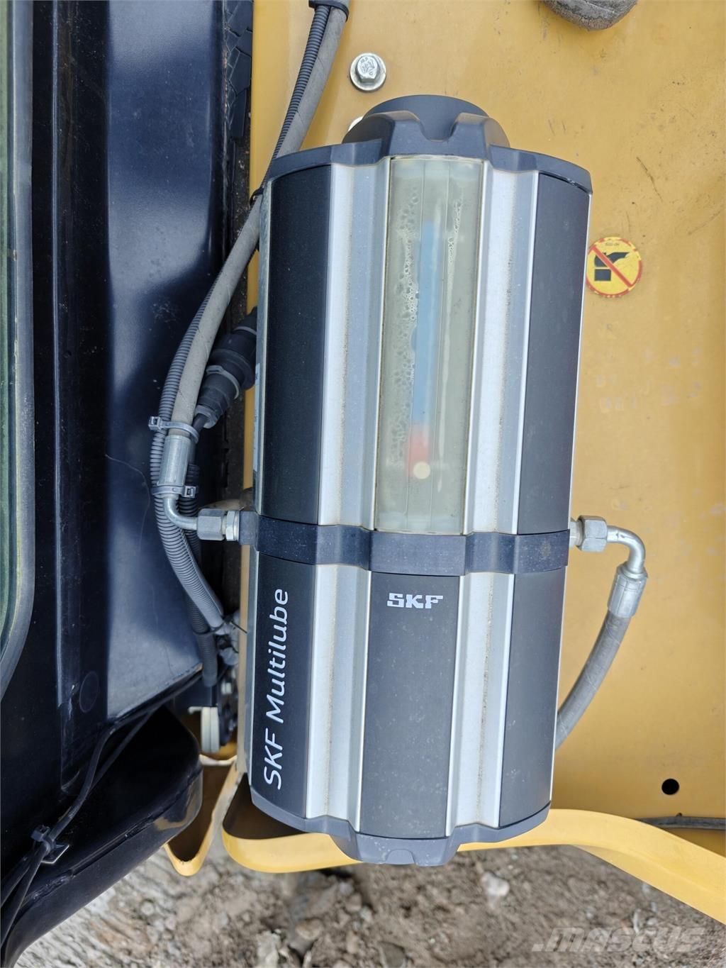 CAT 323 Гусеничные экскаваторы