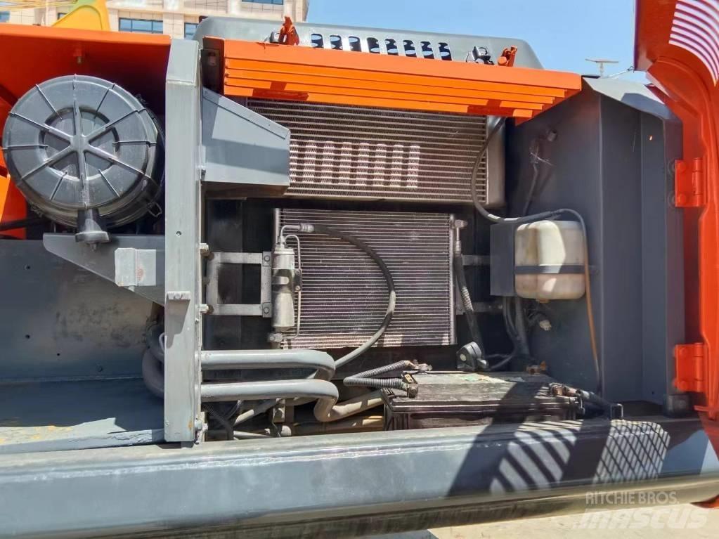 Hitachi ZX 240 Гусеничные экскаваторы