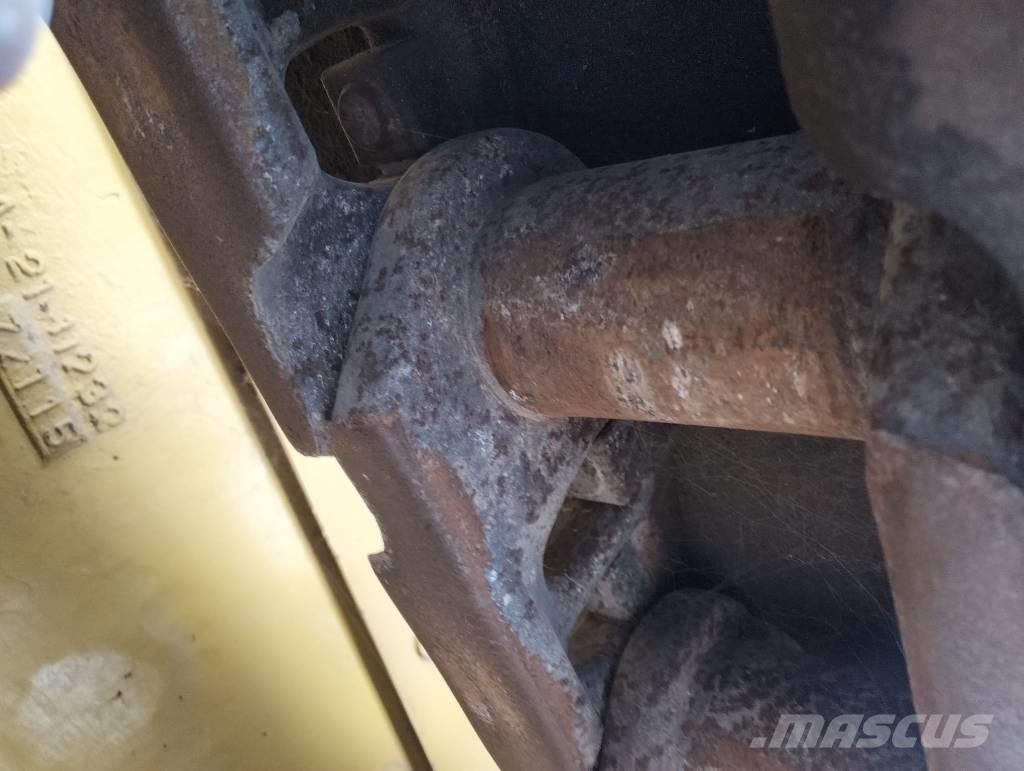 Komatsu D 155 A Гусеничные бульдозеры