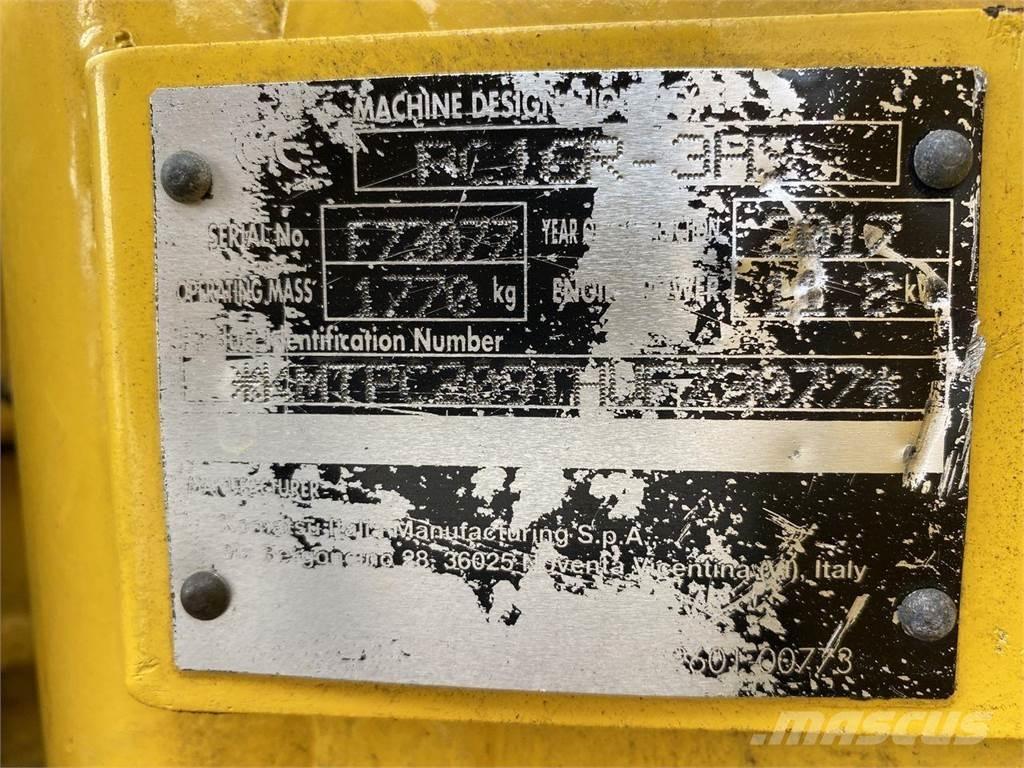 Komatsu PC16R-3HS Колёсные экскаваторы