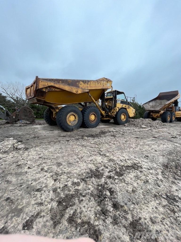 CAT 730 Шарнирно-сочленённые самосвалы