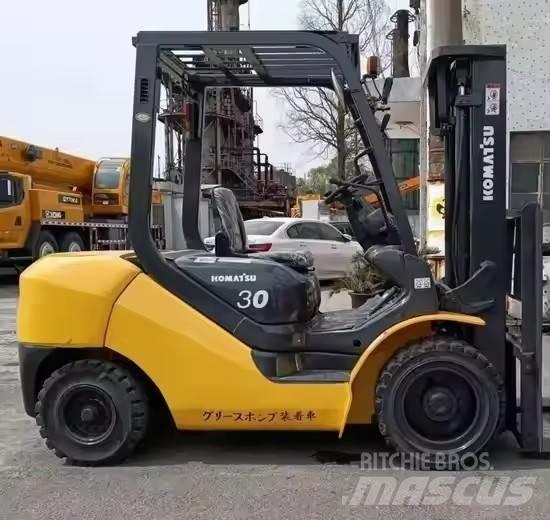 Komatsu 30 Дизельные погрузчики