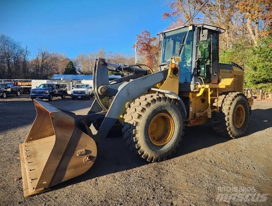 John Deere 624 J Фронтальные погрузчики