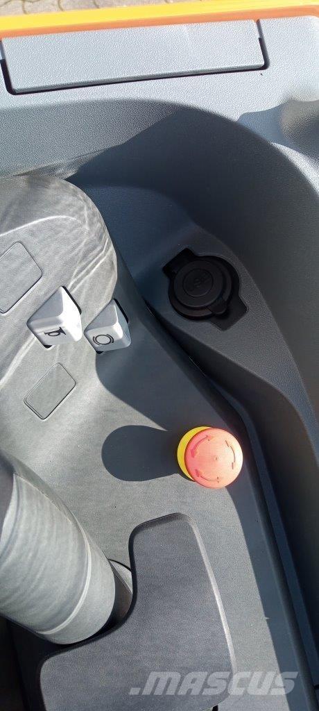 Toyota LSI200 Ручные штабелёры с электроподъёмом