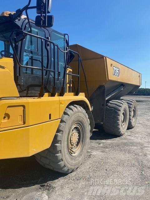 CAT 735 Шарнирно-сочленённые самосвалы