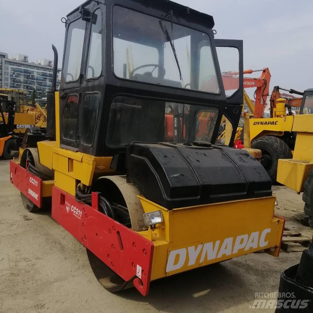 Dynapac CC 211 Катки тротуарные