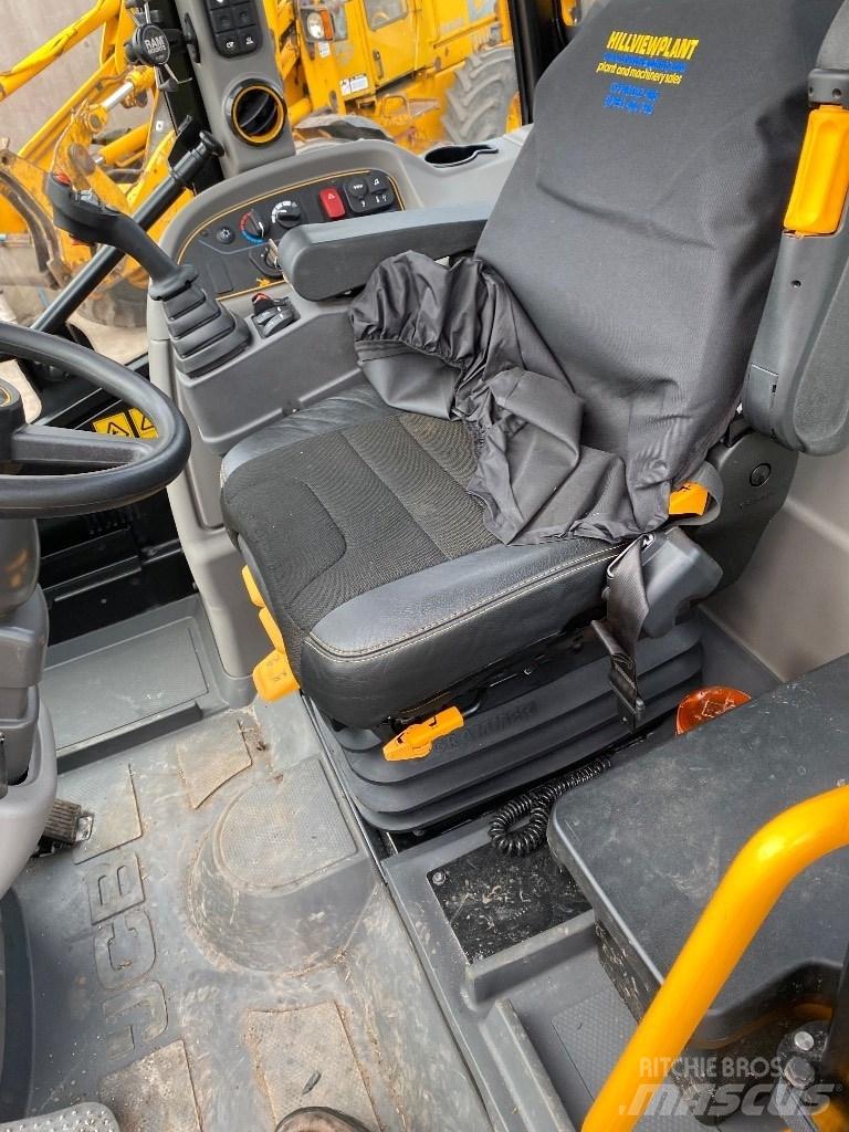 JCB TM 320 S Сельскохозяйственные телескопические погрузчики