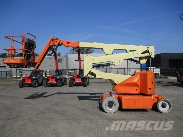 JLG E400 AJPN (817) Компактные самоходные стреловые подъемники