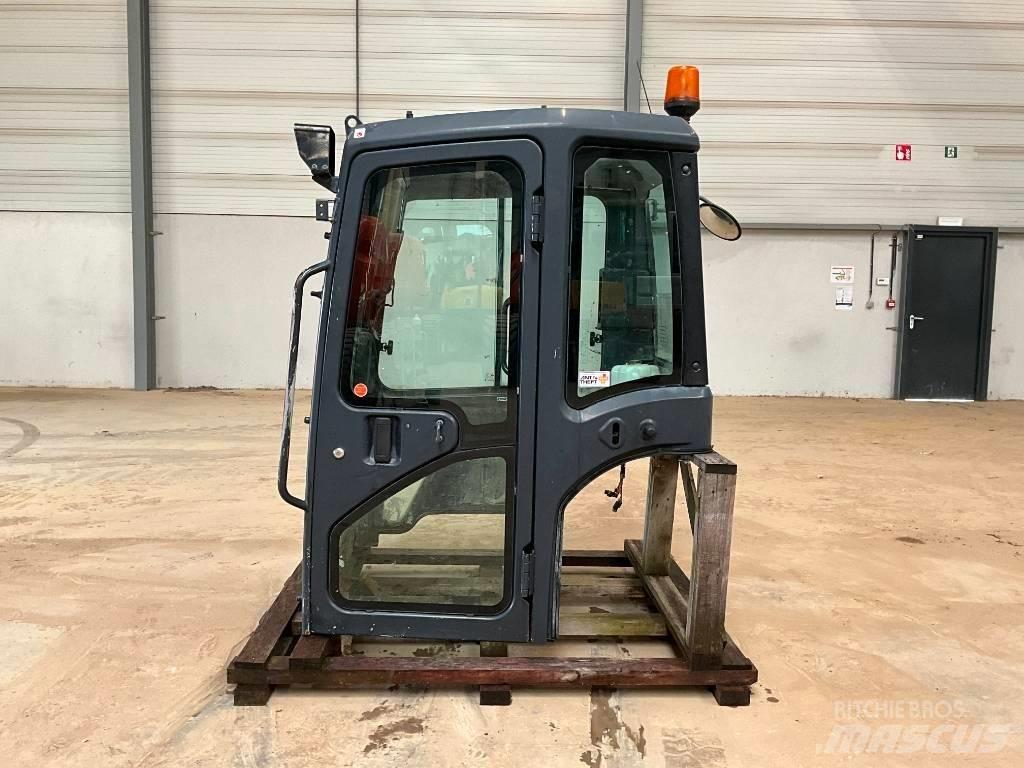Kubota U 48-4 / U 55-4 Кабины и интерьер