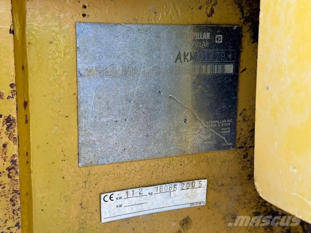 CAT D6N XL Гусеничные бульдозеры