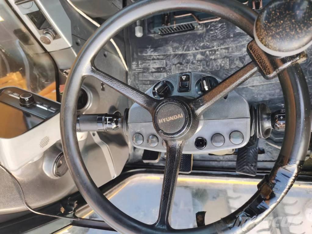 Hyundai R210W-7 Колёсные экскаваторы